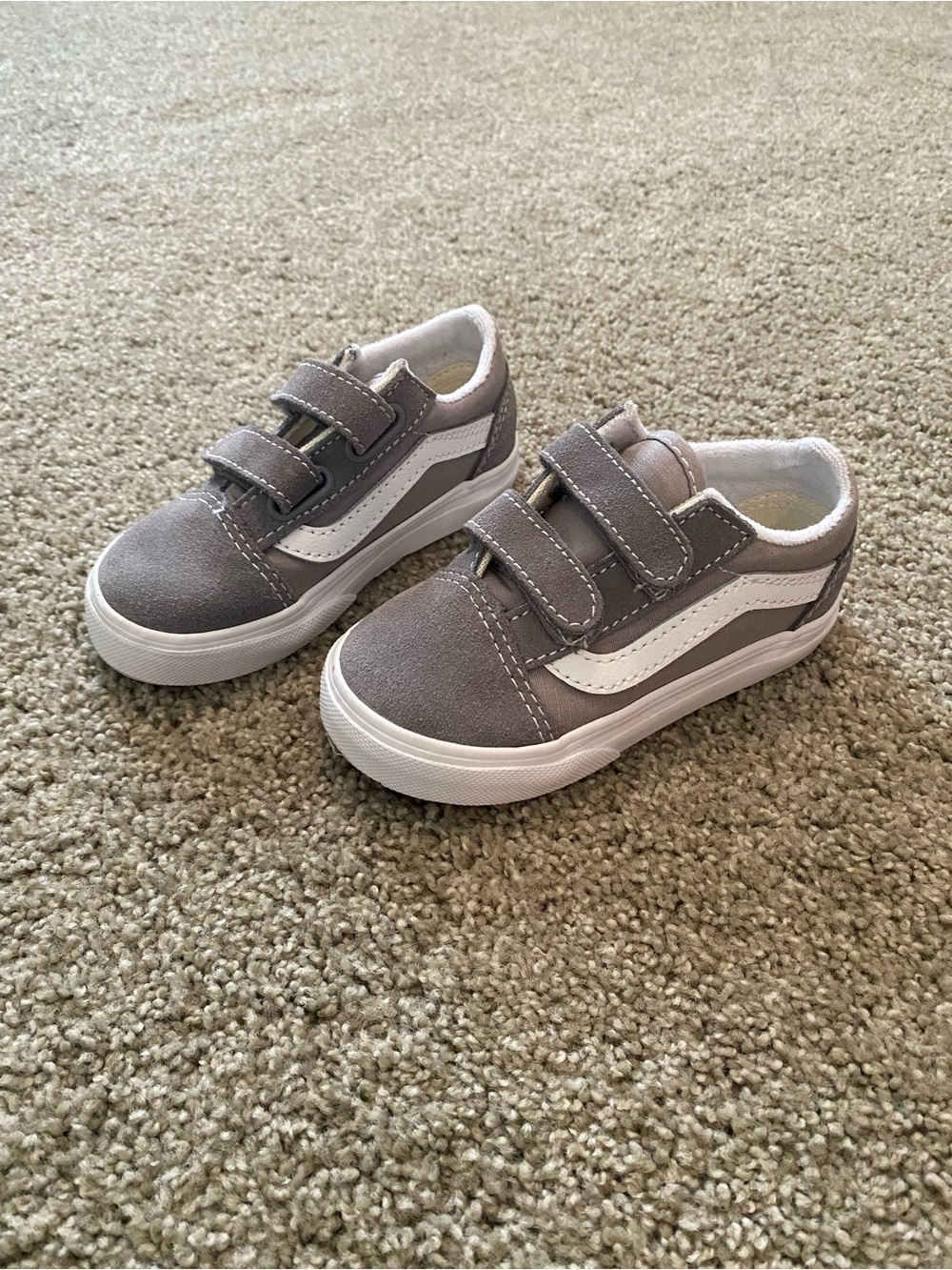 NWOT Vans Toddler Gray Suede Velcro Sneakers. 7